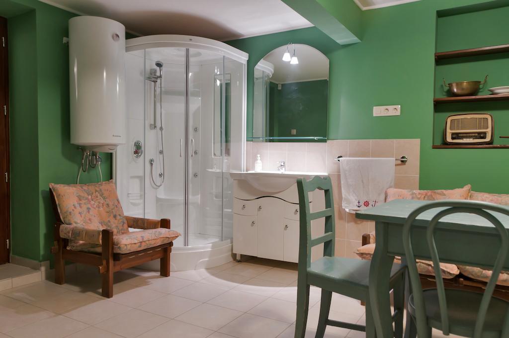 Antiklak Hotel Doboz Bagian luar foto