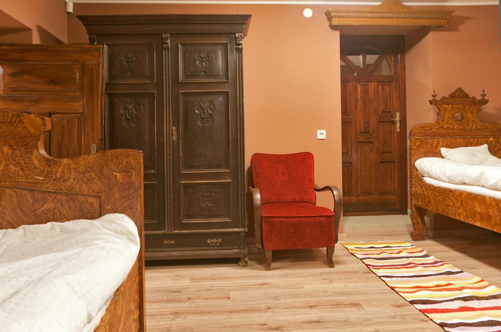 Antiklak Hotel Doboz Bagian luar foto
